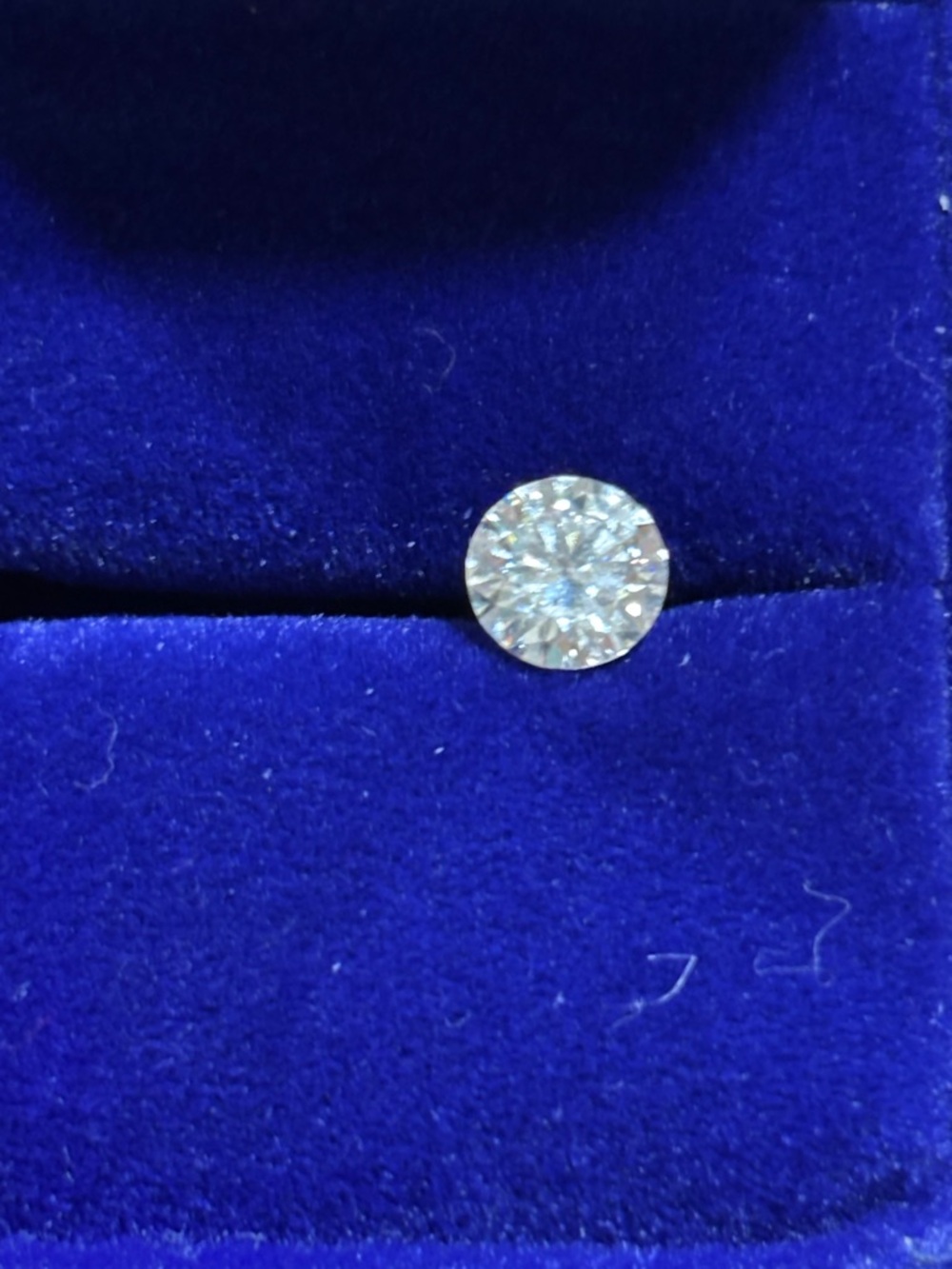 Loose brilliant moissanite gemstone